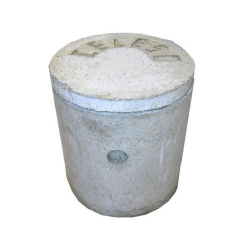 Caixa de inspeção concreto com tampa.